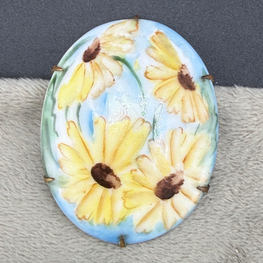 Vintage‎ Victorian Hand Painted Porcelain Flower Brooch